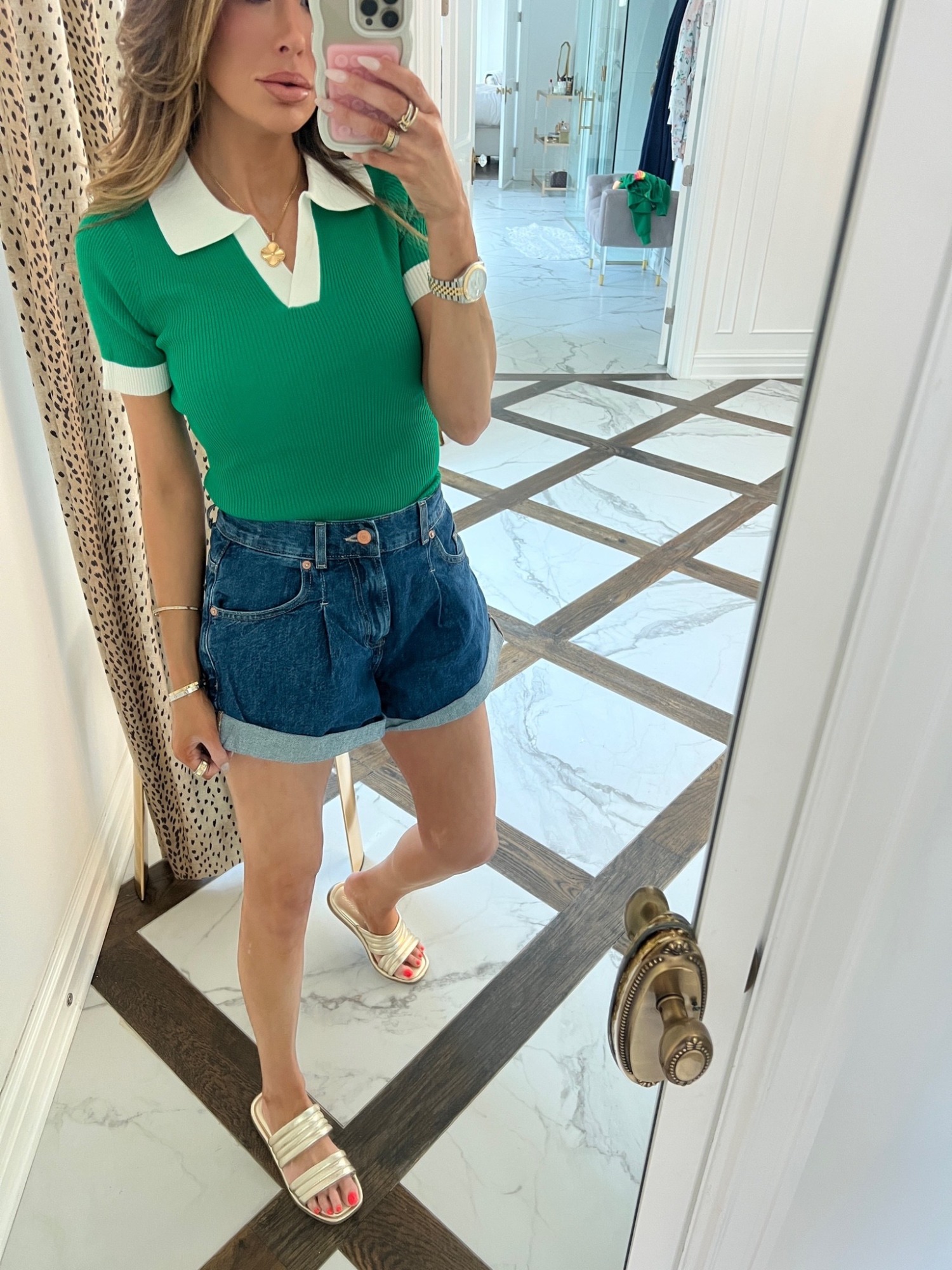 Amazon fashion finds, free people shorts, summer fashion, spring fashion, Gold Sandals, Emily Ann Gemma, basic tops, summer tops, short sleeve top